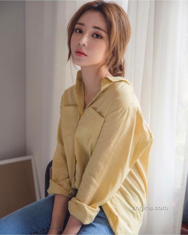 韩国美女金贞延街拍写真气质迷人