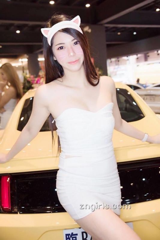 台湾美女邱冰冰生活美照白嫩迷人