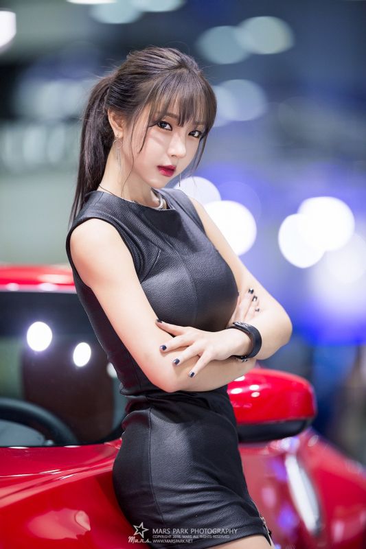 韩国美女金米娜低胸诱人写真