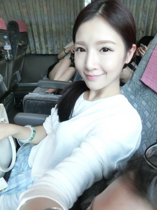 台湾女模特刘绒萱私拍写真图片