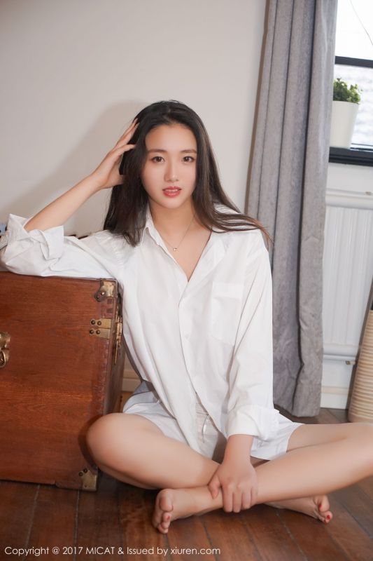 白嫩少女画画sugar私房写真美腿迷人