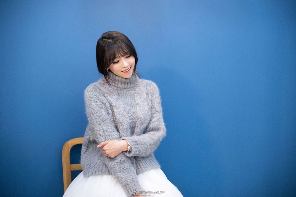 韩国美女李仁慧居家短裙写真白嫩迷人