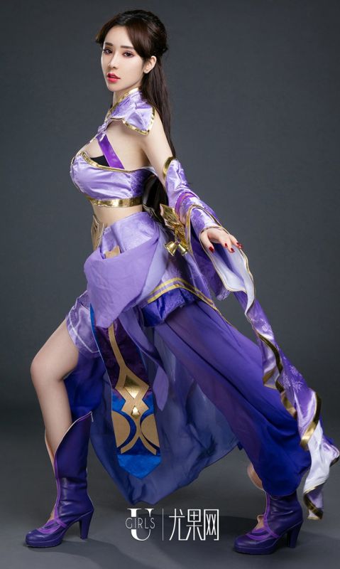 性感美女萌琪琪cosplay写真酥胸诱人