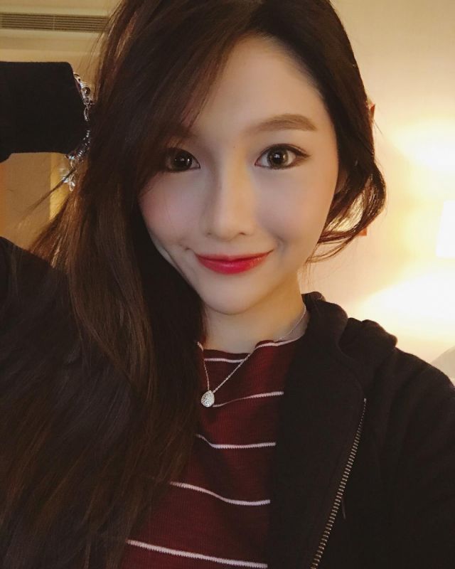 香港美女黄乐乐私房自拍照甜美迷人