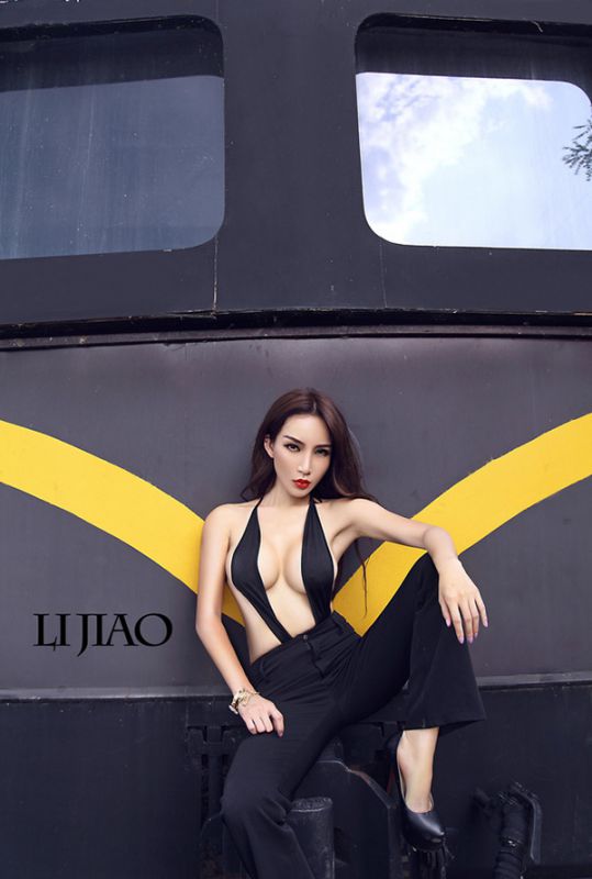 推女神乌克兰混血美女雪瑞Lisa性感内衣秀