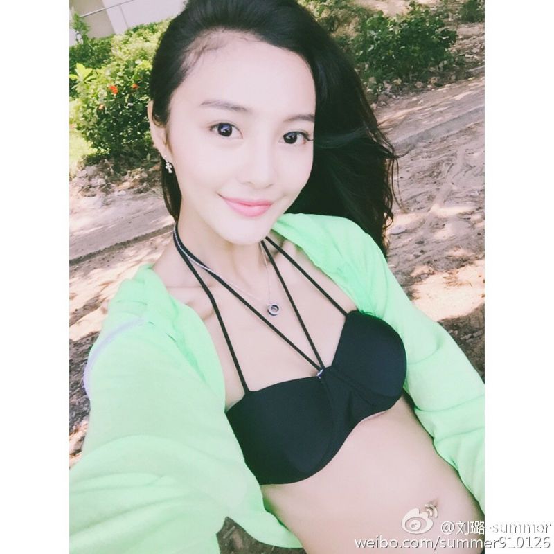中国女演员模特刘璐summer微博养眼写真片