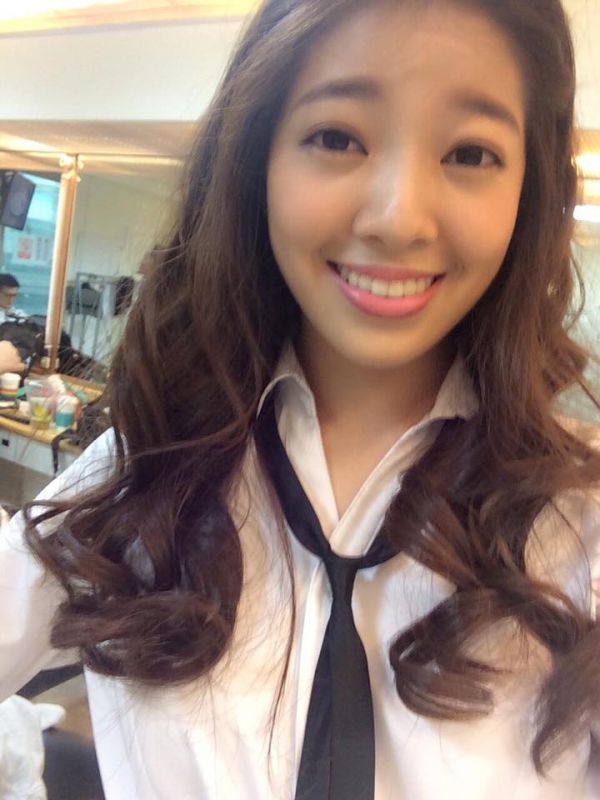 台湾美女周颖立自拍美照甜美迷人