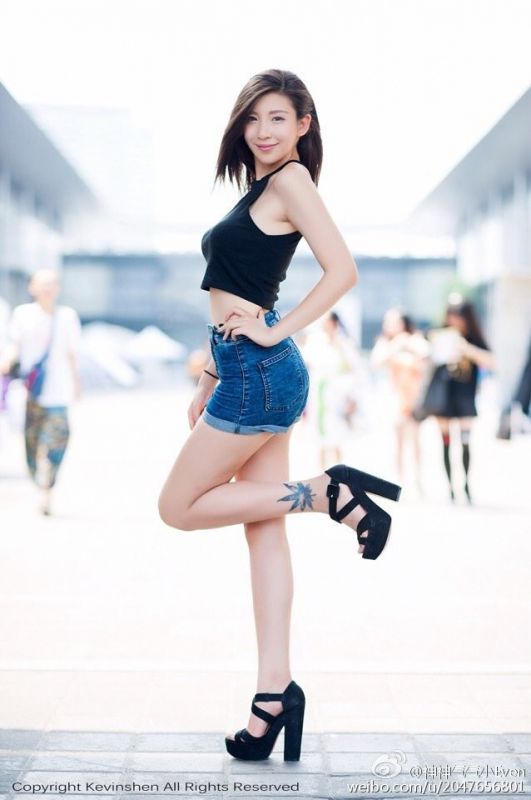 长腿美女神神气气小Even微博写真图片