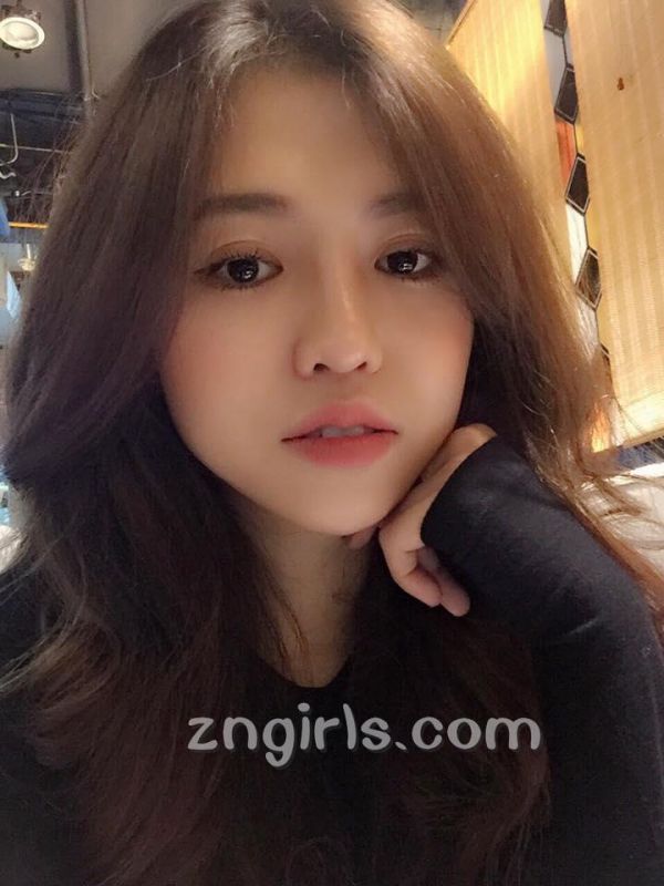 越南美女Nghi Nghi比基尼自拍照性感迷人