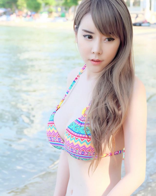 大胸美女Parlovetati Kasetsart比基尼私房照