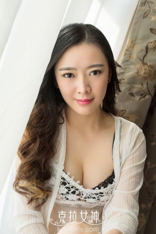 克拉女神模特珊珊私房内衣写真