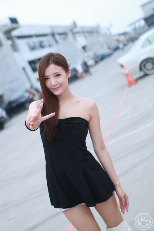 台湾女模特刘绒萱私拍写真图片
