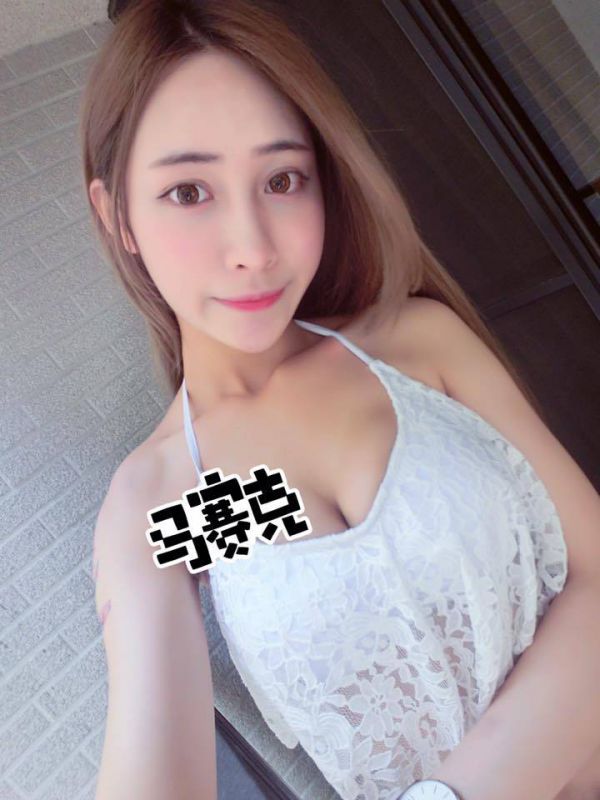 台湾90后美女琪琪(夏r琪)清纯自拍写真