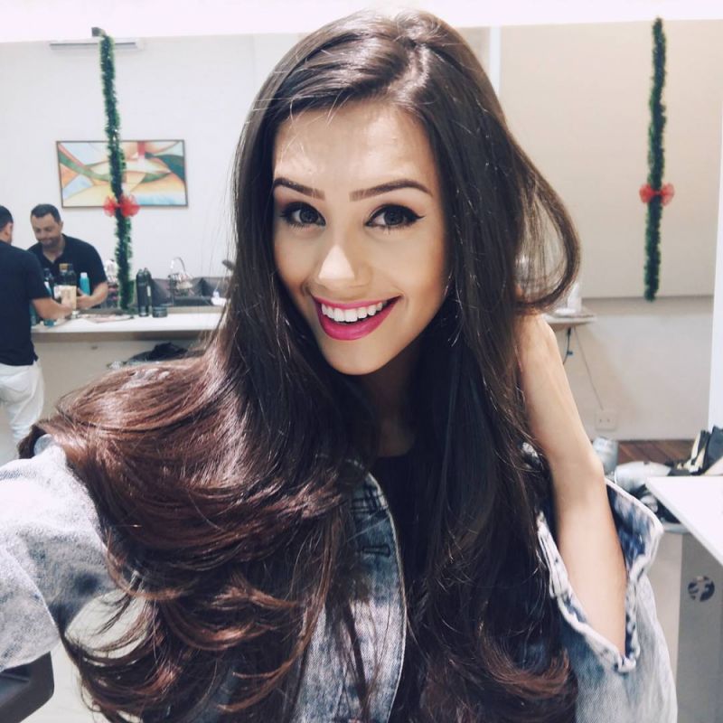 外国美女Bianca Rodrigues性感比基尼写真丰满诱人
