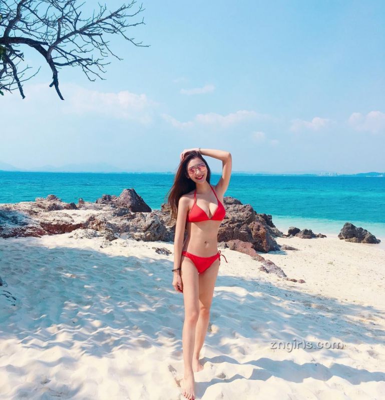 美女校花郑安文比基尼私房照