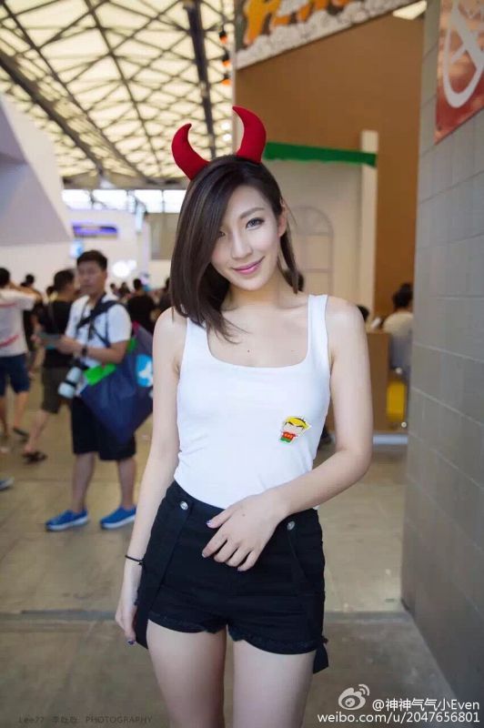 长腿美女神神气气小Even微博写真图片