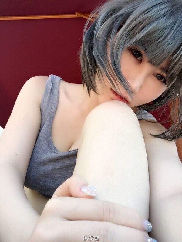 大胸女模特x叉魅微博私拍图片