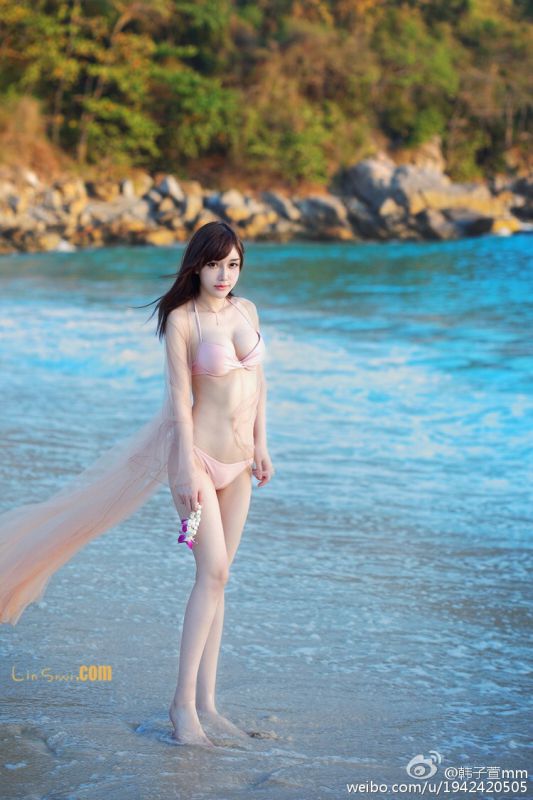 性感养眼美女韩子萱微博私拍写真