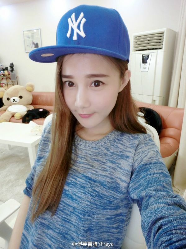 英雄联盟美女解说伊芙蕾雅微博自拍写真