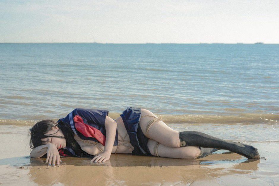 漂亮女模特x叉魅日系风格艺术写真