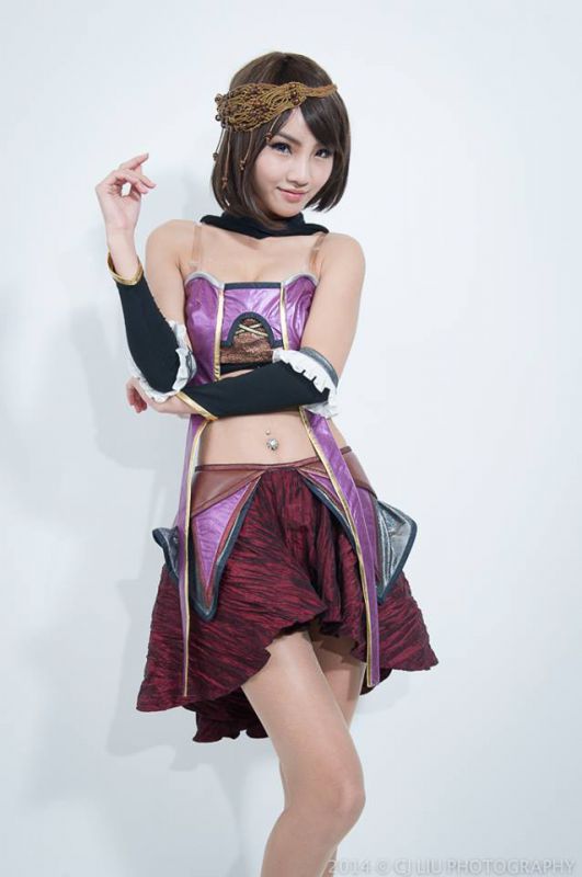 台湾女模特寿司(张佳莹)尽显性感好身材