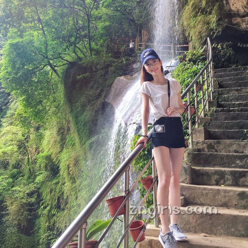 台湾美女杨宜臻生活自拍照气质迷人