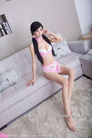 爱蜜社漂亮女模特Panadol雅性感私房照