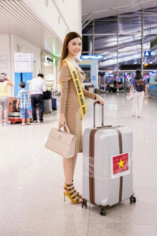 90后养眼美女阮氏玉媛比基尼写真