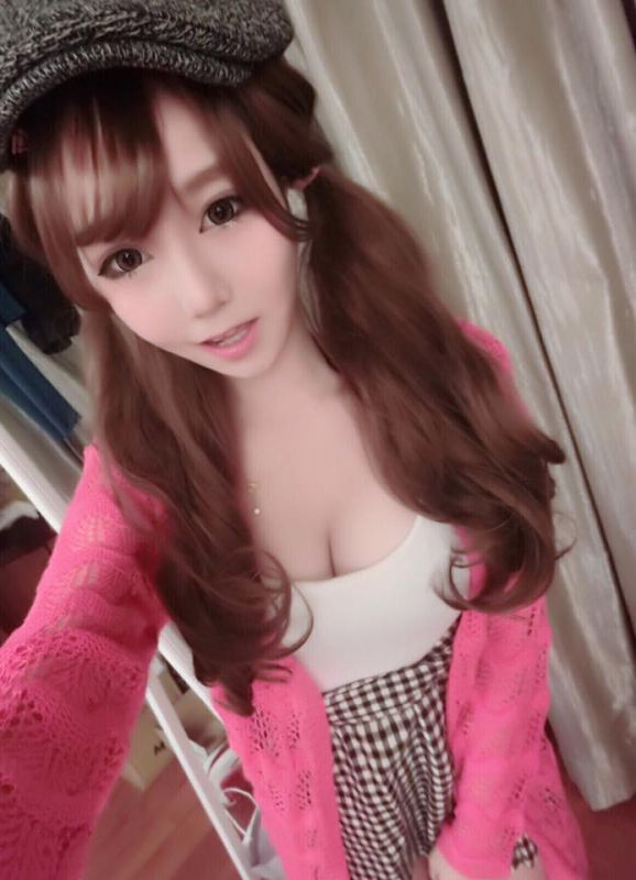 台湾美女模特吴心慈自拍写真图片