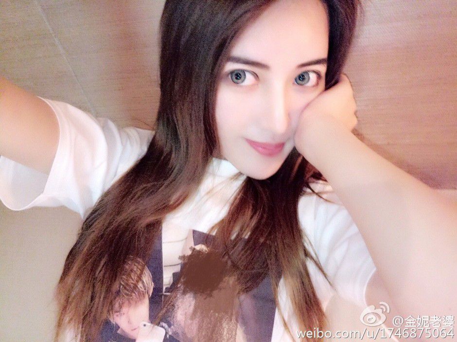大眼美女小金妮微博私拍美图集锦