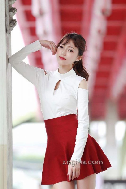 台湾美女彭丽嘉比基尼自拍照