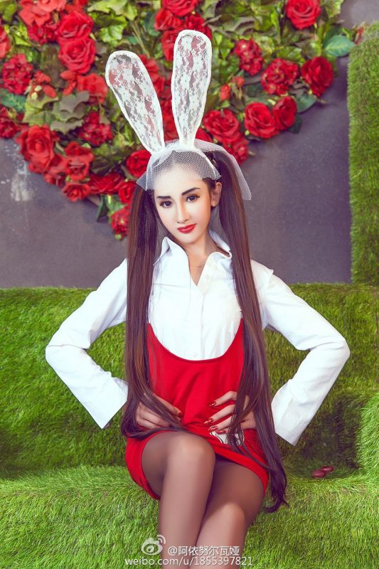 时尚美女模特阿依努尔瓦娅摄影写真图片