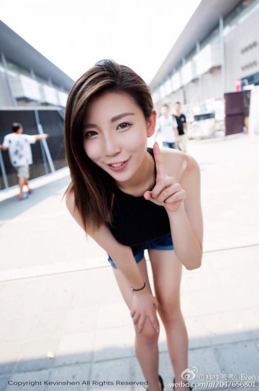 长腿美女神神气气小Even微博写真图片