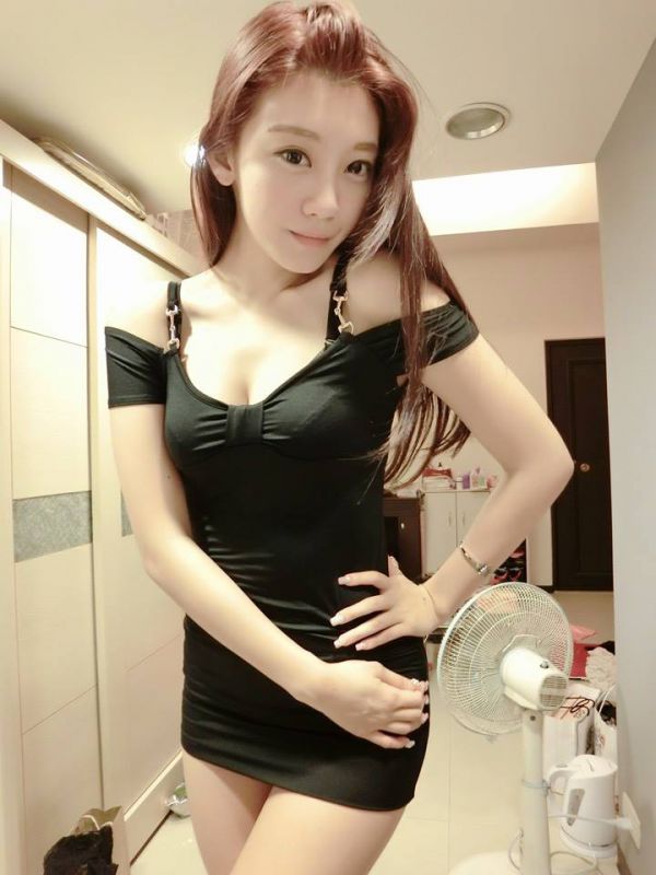 台湾模特花花Mina Liu自拍写真图片