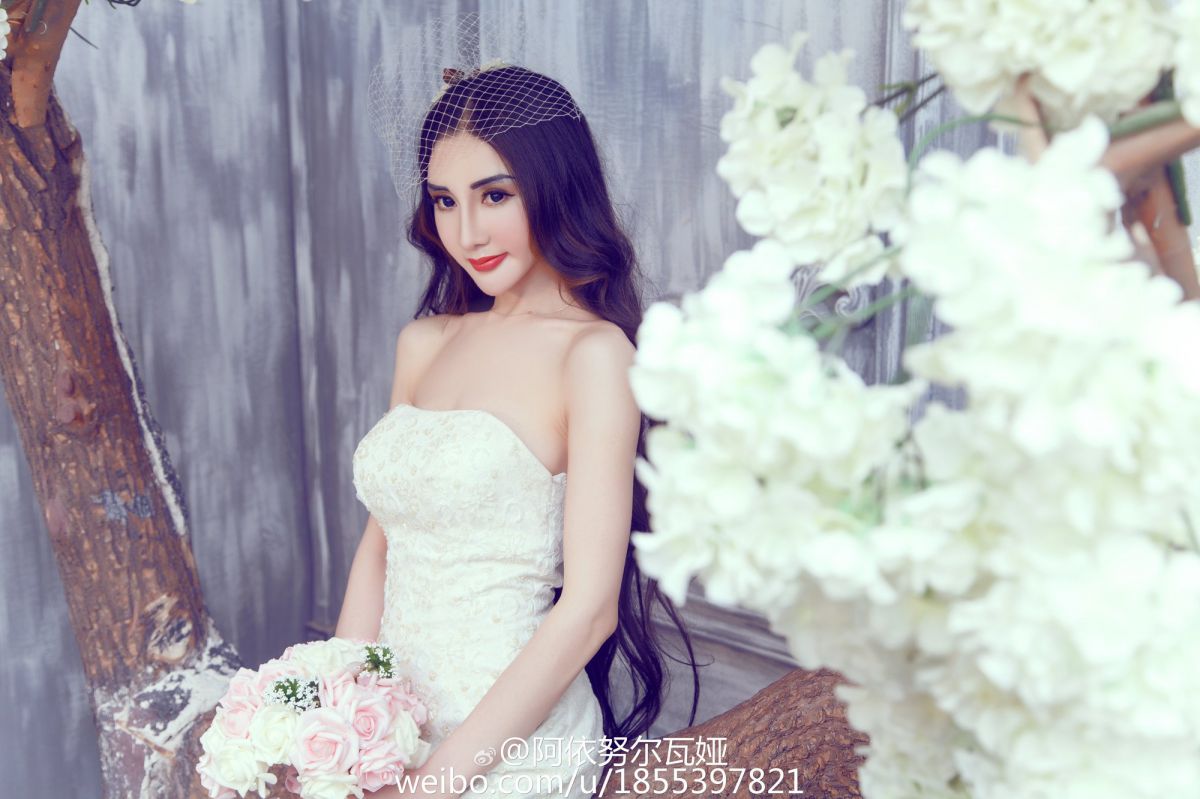 时尚美女模特阿依努尔瓦娅摄影写真图片