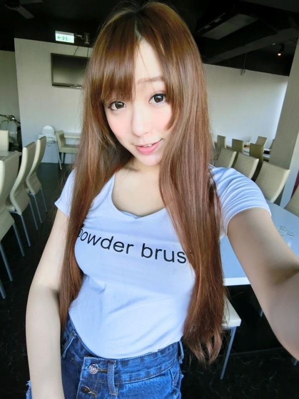 可爱嫩模宝蔓泳装私房照酥胸诱惑