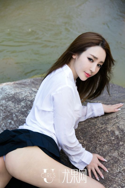 尤果网90后性感美女溪甜外拍写真图片