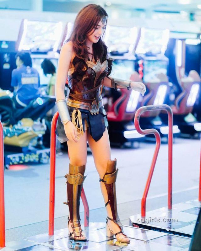 泰国美女Pichyada Chatkamjaroen清纯私房写真