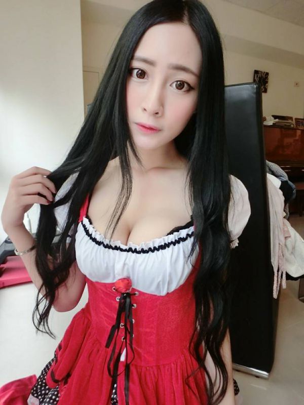 台湾90后美女琪琪(夏r琪)清纯自拍写真