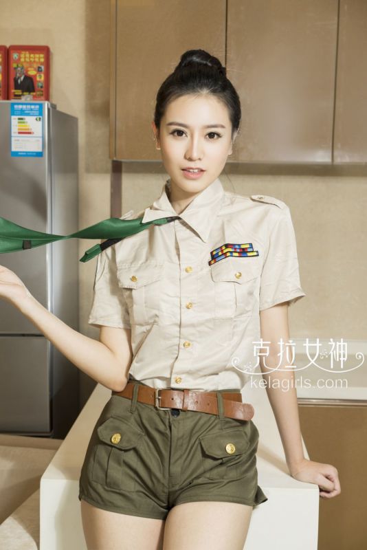 克拉女神夏彤女兵制服写真内衣诱惑