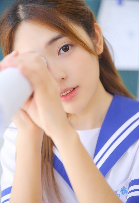 模范学院高桥白嫩少女清纯脸蛋氧气写真