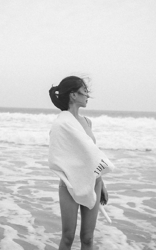 比基尼泳衣美女海边湿身吊带长腿爆乳性感诱惑写真