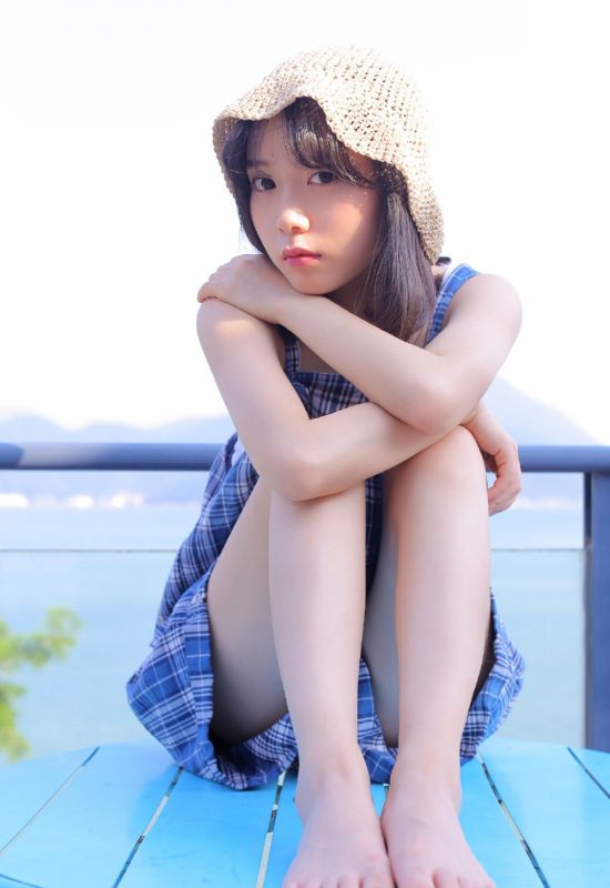 短发学生妹居家酥胸美乳诱惑大胆性感写真
