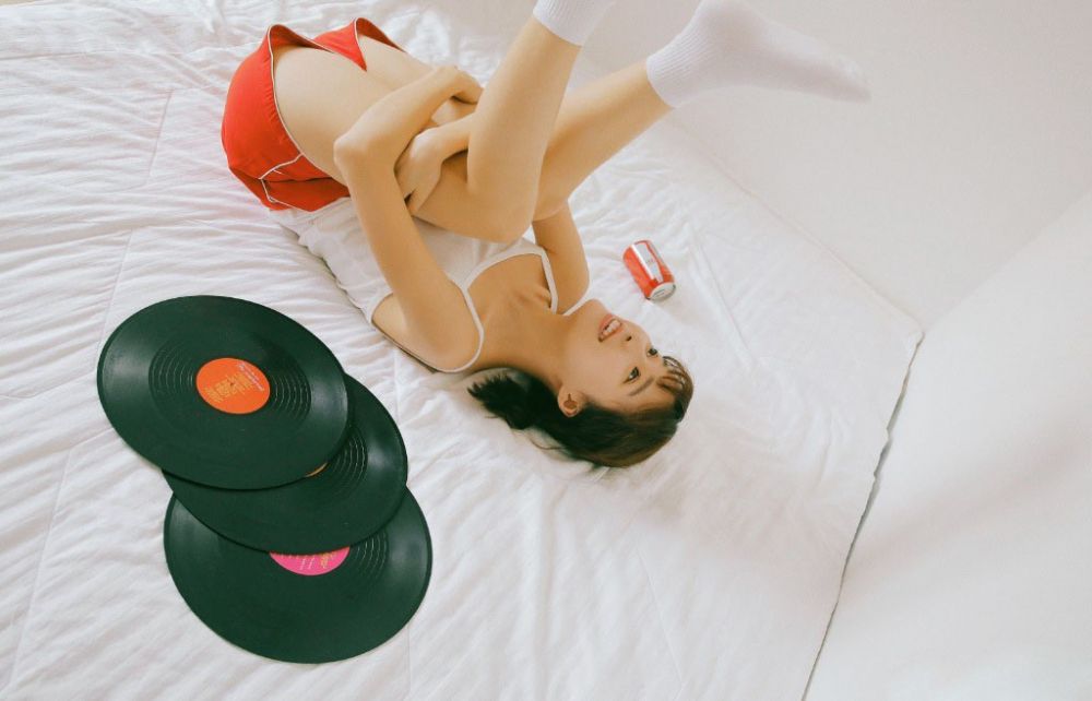 日本少女可爱素颜美腿播音机室内写真