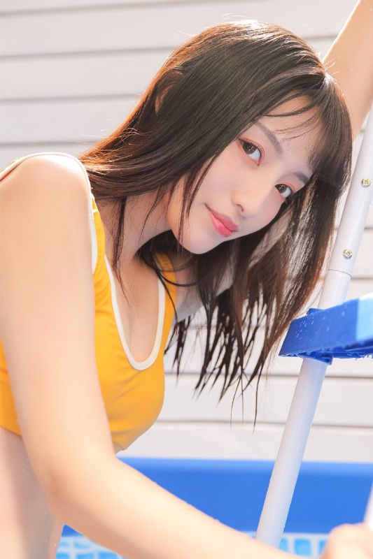 比基尼美女大奶湿身童颜巨乳火辣性感深沟图片