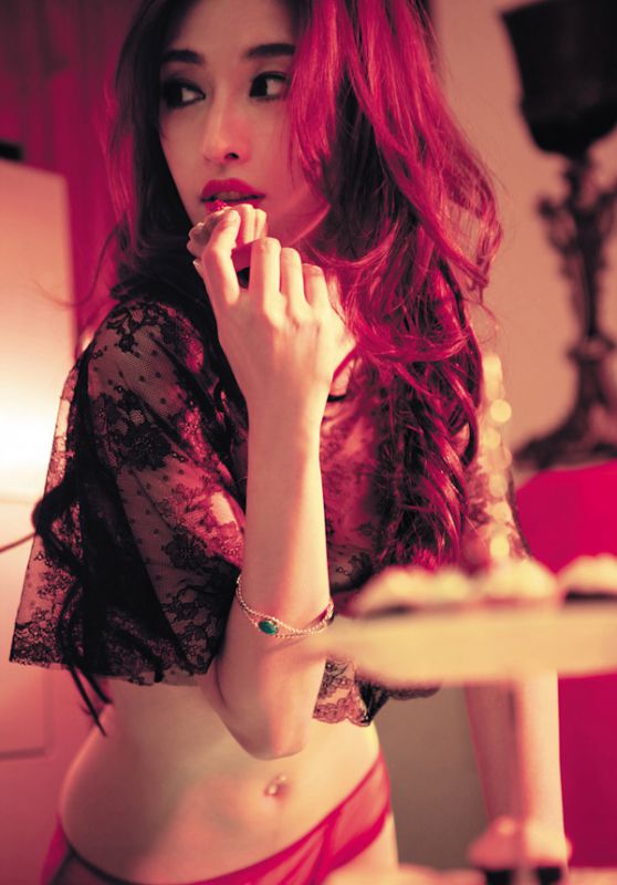 丰满美女张俪性感内衣高清写真