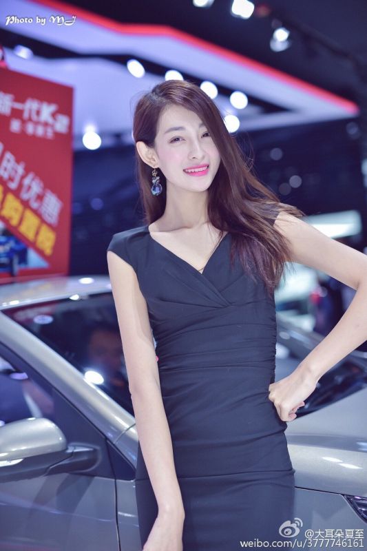 高颜值美女大耳朵夏至养眼美照图片