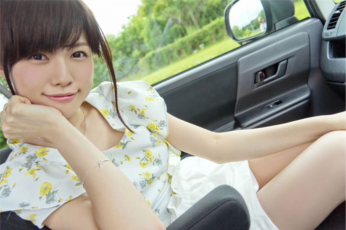 日本90后美女松川佑依子清新外拍