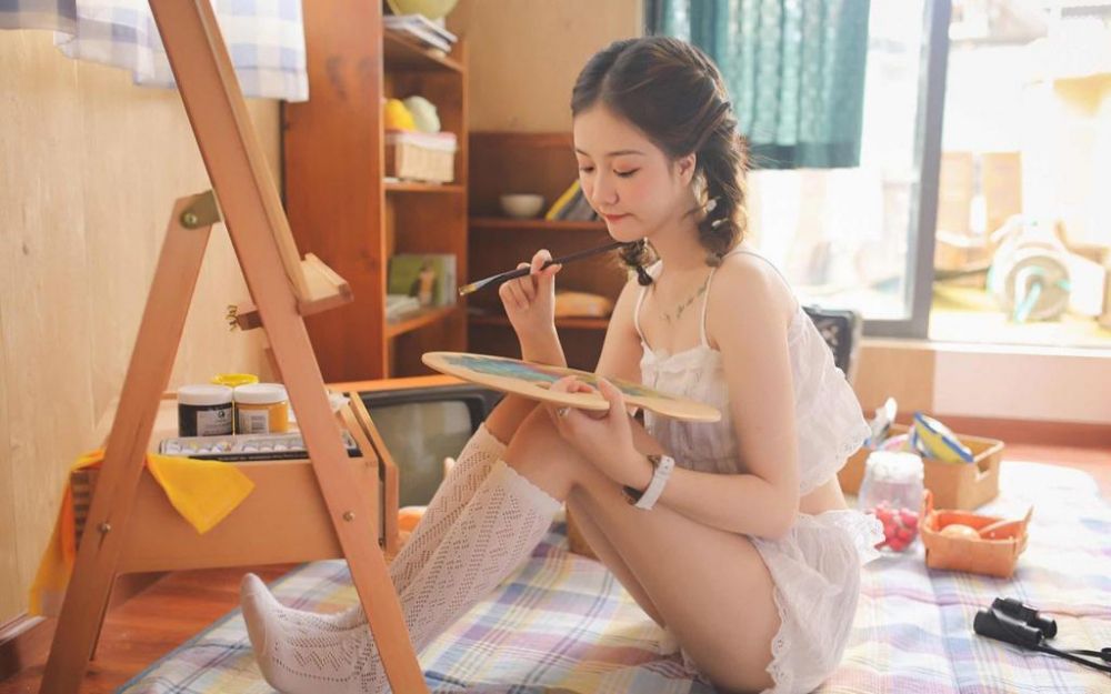 白嫩雪肌美女私房蕾丝内衣吊带香艳清纯惹火图片