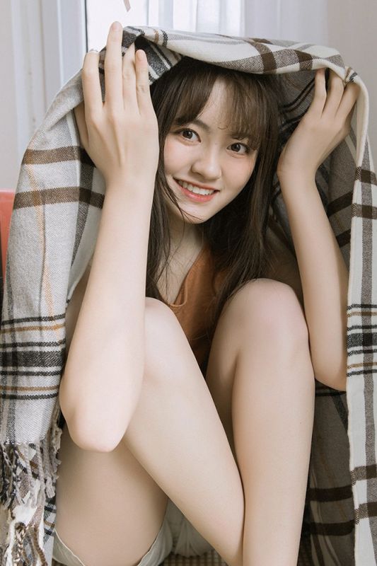 清纯甜美女孩私房美足白嫩肌肤尤物写真